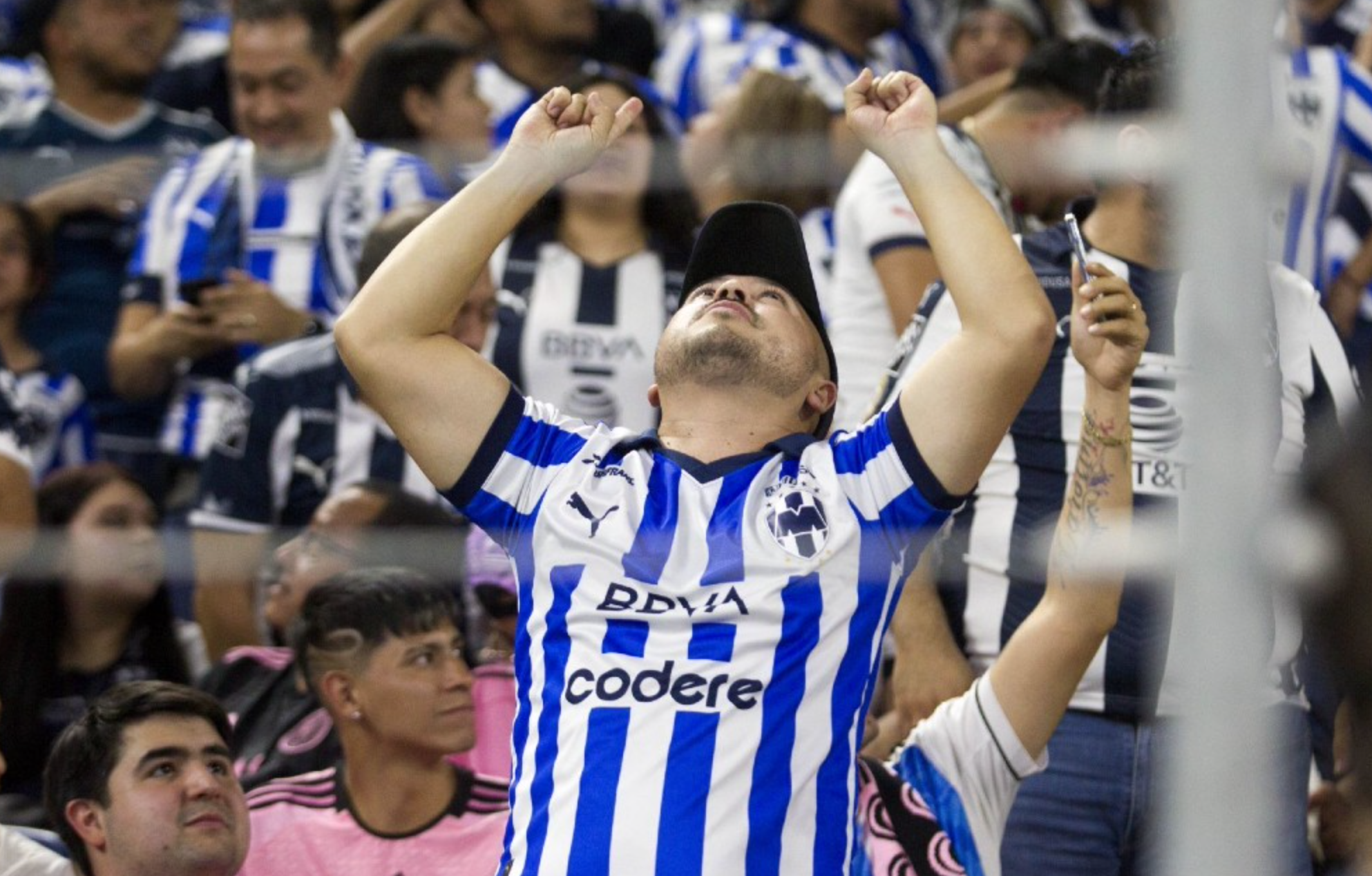Aficionados de Rayados incendian restaurante luego del clásico regio
